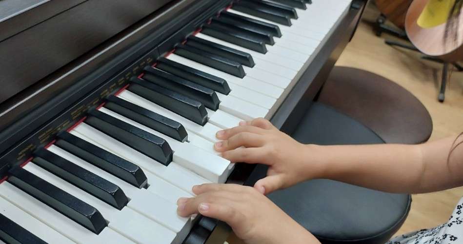 ребёнок, пальцы, руки, пианино, фортепиано, клавиши, музыка