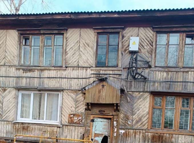 Аварийный дом в Усолье