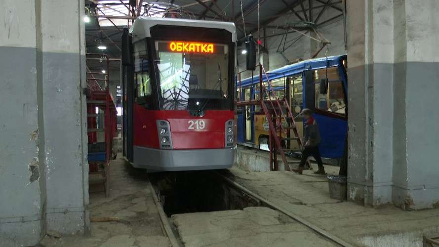 трамвай в депо