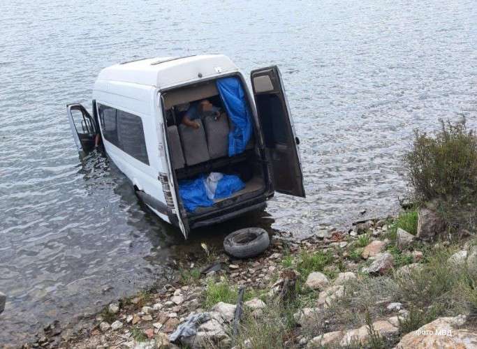 Микроавтобус в Байкале