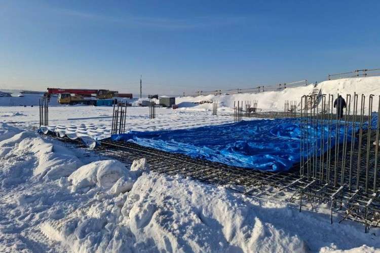 У новой детской поликлиники в Хомутово появился надёжный фундамент