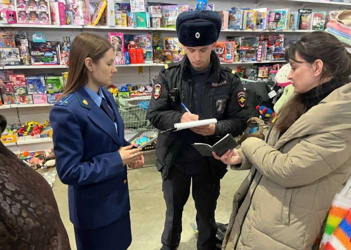 Транспортная полиция в магазине