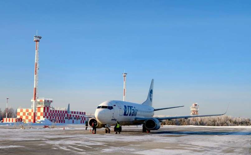 Самолёт в аэропорту Братска