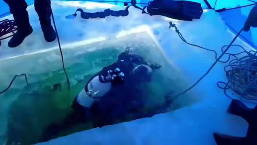 Водолазы подняли со дна Байкала тела погибшего водителя и граждан КНР