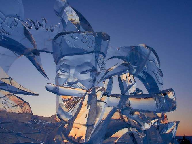 Пять тысяч блинов и дискотека на льду: фестиваль «Живи на Байкале» стартовал в Листвянке