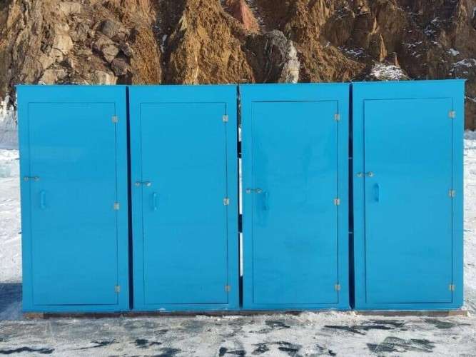 Туалетные кабинки на Байкале