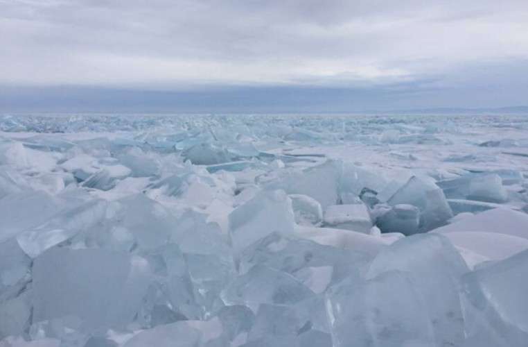 Лёд на Байкале