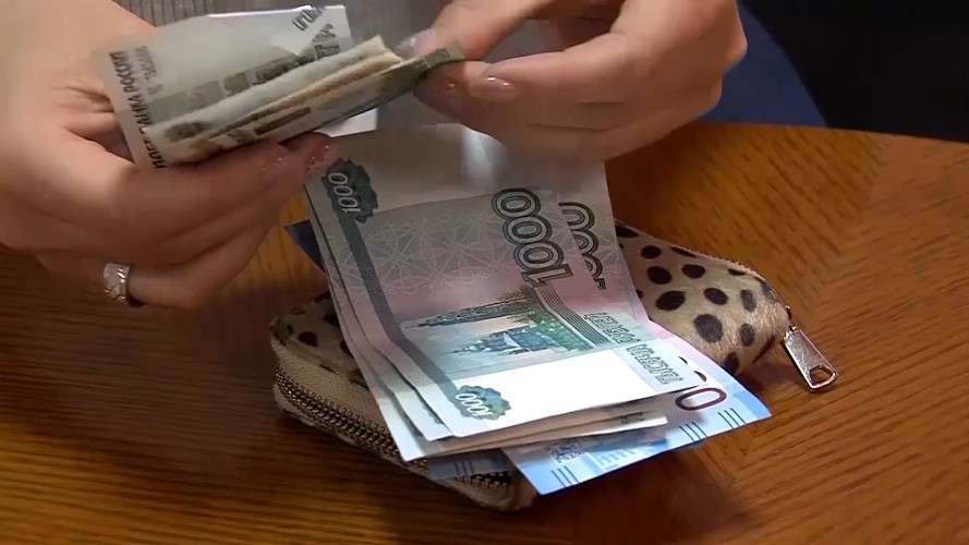 деньги в руках