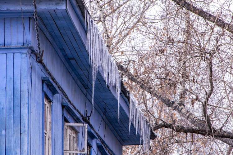 дом, сосульки, карниз, ветки