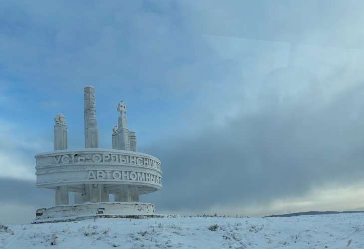 Въездная стела в Усть-Ордынском