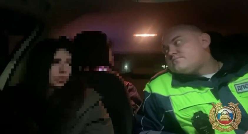 машина ДПС, салон, водитель, сотрудник