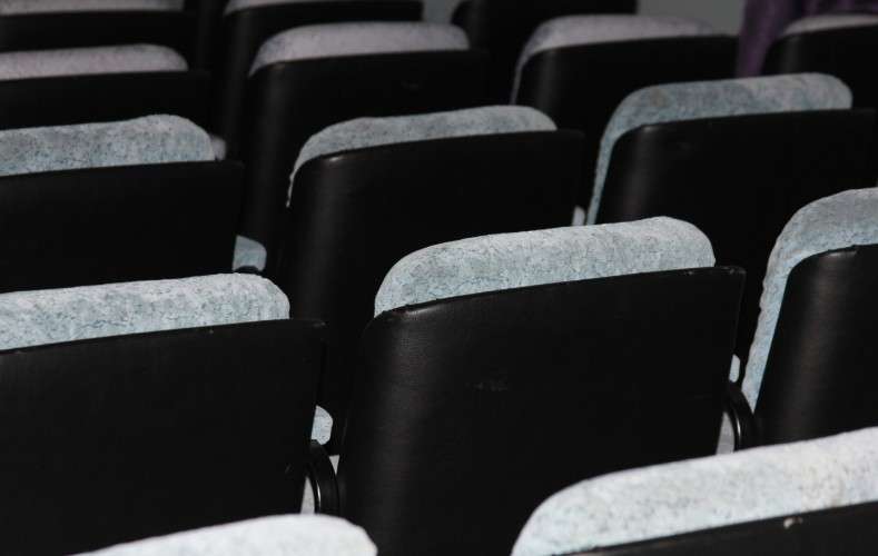 Сиденья в зрительном зале