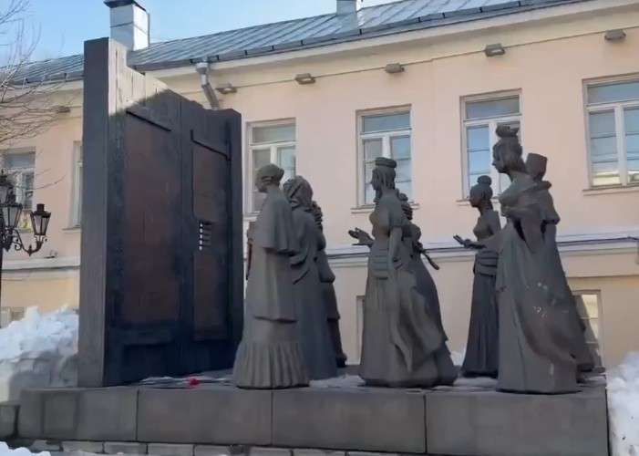 Памятник жёнам декабристов