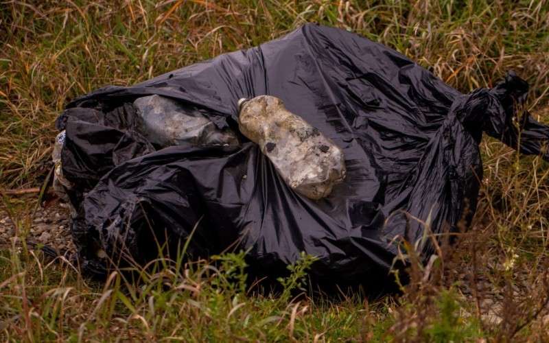 Пакет с мусором