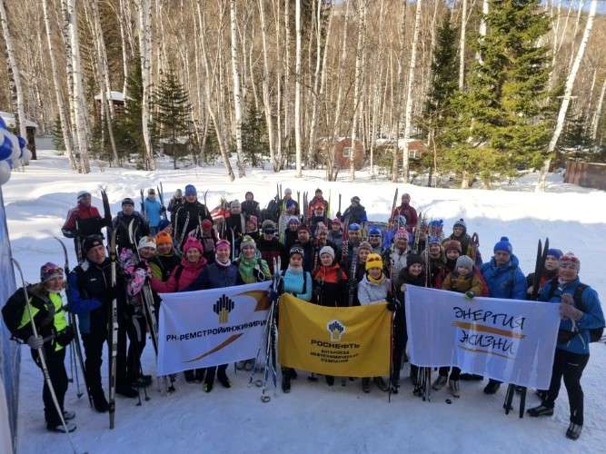 50 жителей Иркутской области стали участниками юбилейного лыжного похода "Влюблённые в Байкал"