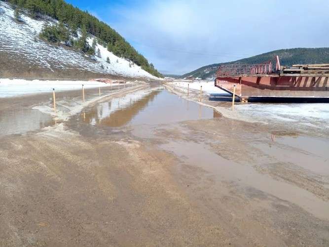 Ледовая переправа весной