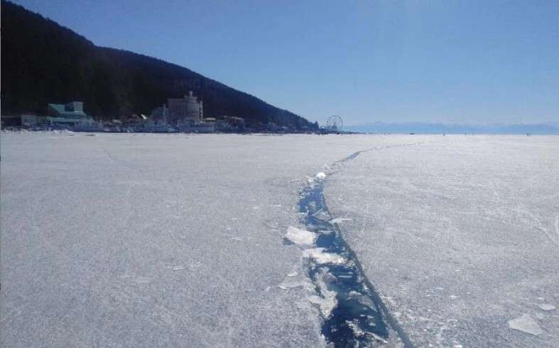 Трещина во льду