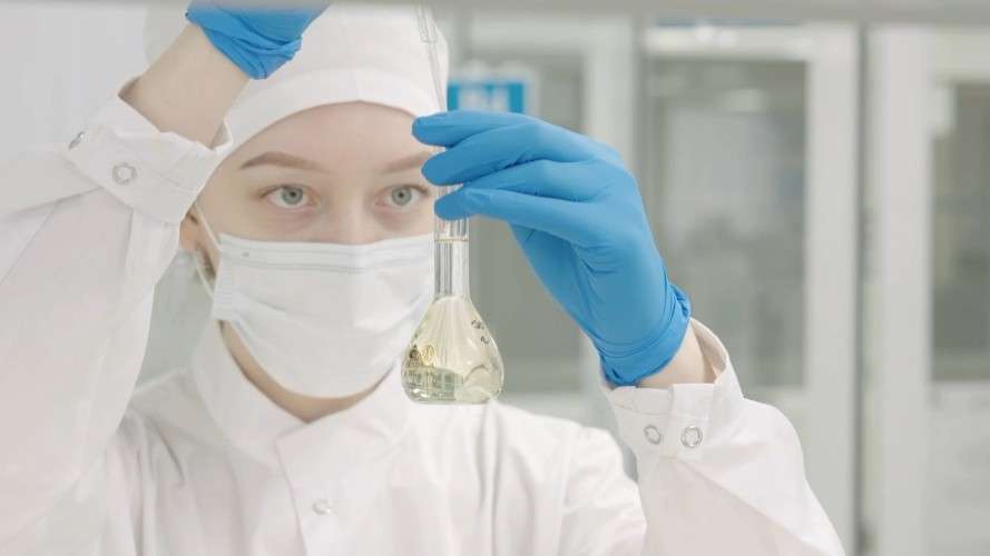 студентка-лаборант