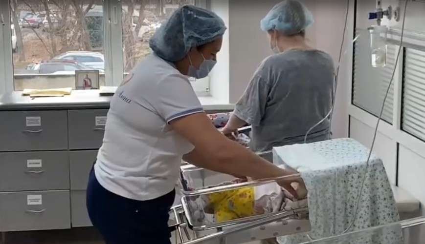 мамы с младенцами в больнице