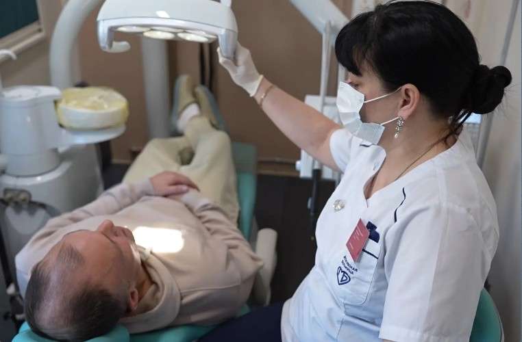 Пациент у врача медицинского поезда