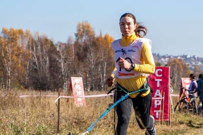 бег, спортсменка, поле