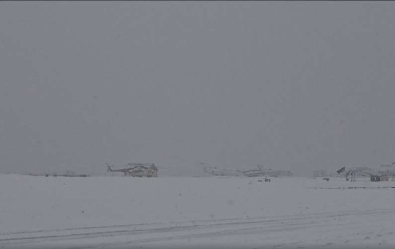 Снег в аэропорту Братска