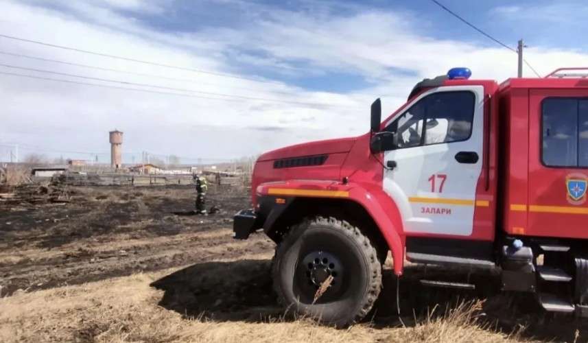 В Заларинском районе мужчина случайно поджёг соседский участок