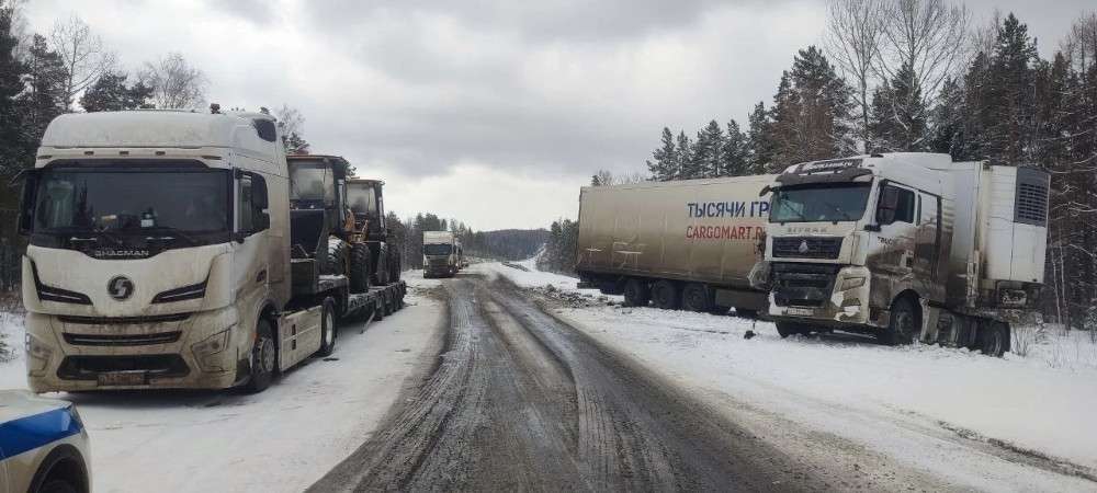 Трасса «Сибирь» под Тайшетом частично перекрыта из-за ДТП с большегрузами