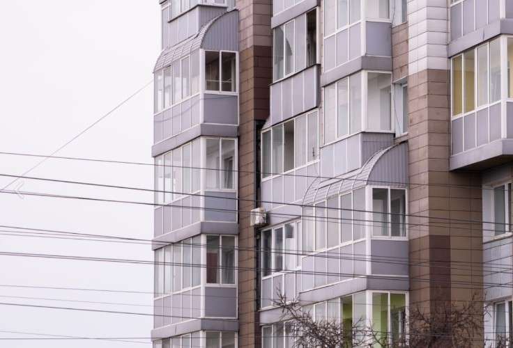 Дом с балконами