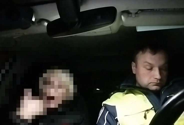 Задержанная в машине ГАИ