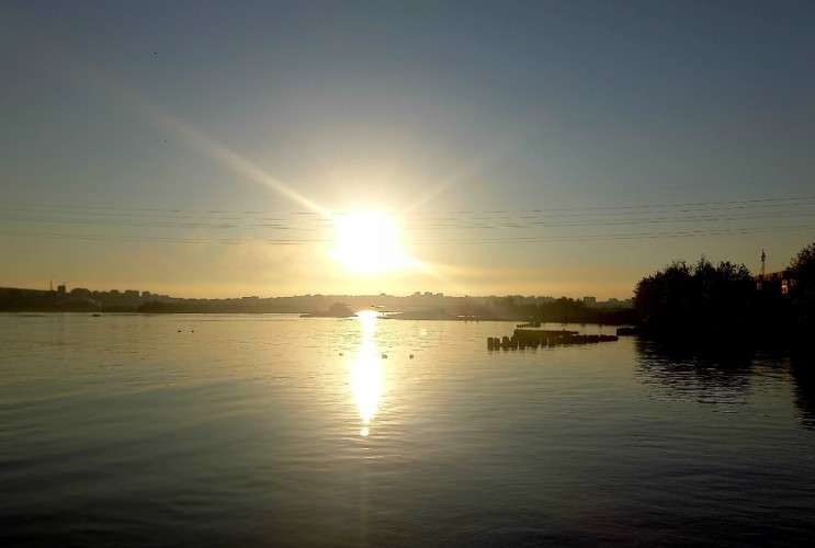 Закат на реке