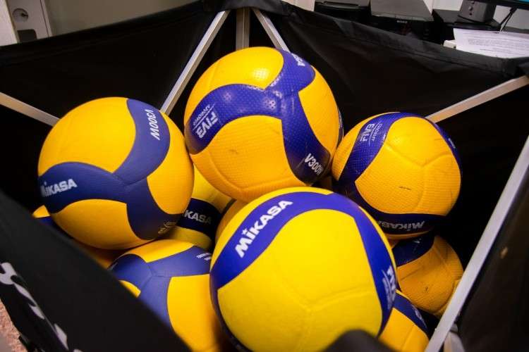 волейбольные мячи