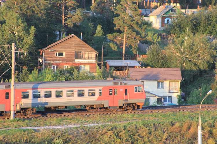 Зарплату от 200 тысяч рублей предлагают машинистам в Иркутской области