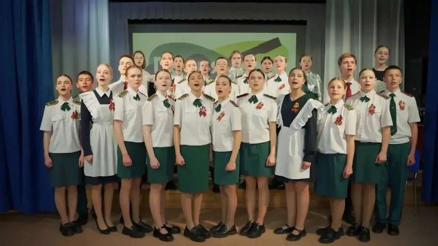 Поющие школьники