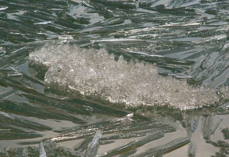 Лёд на воде