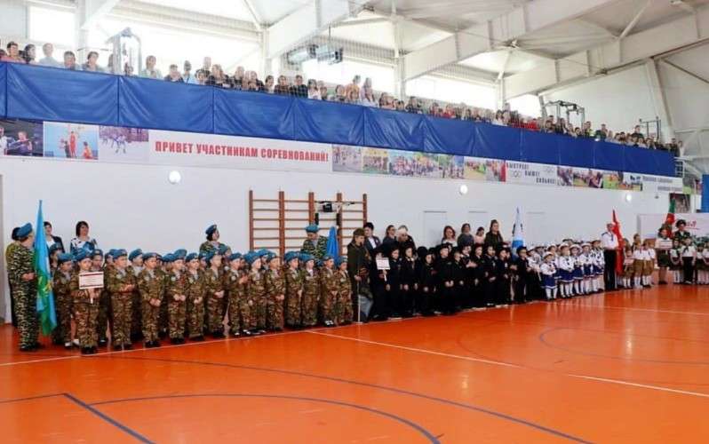 Участники детского парада