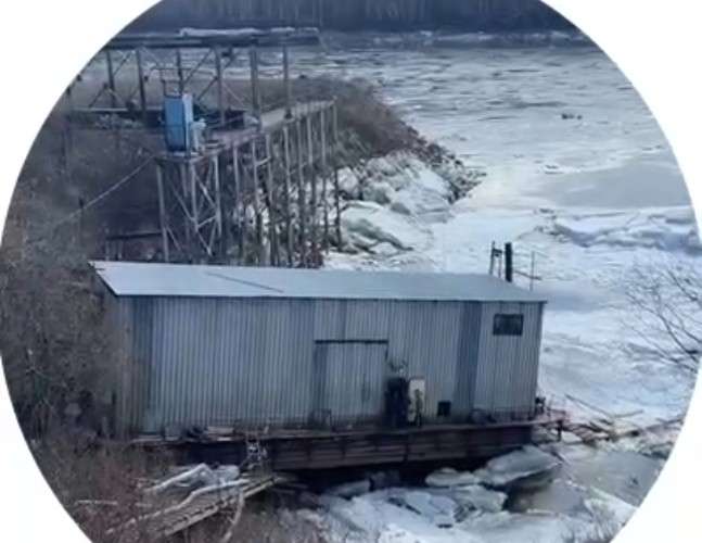 Жители Бодайбо лишились водоснабжения из-за ледохода