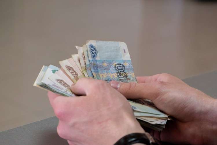 Деньги в руках