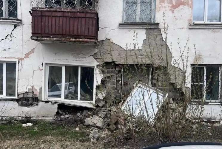 Аварийный дом в Зиме