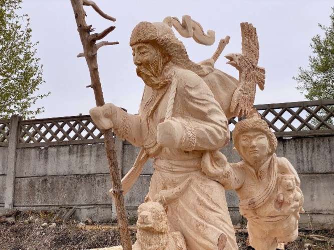 Резчики из Тывы взяли главный приз на фестивале «Лукоморье» в Савватеевке