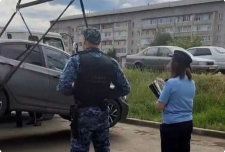 Приставы арестовали семь машин за долги по коммуналке в Вихоревке