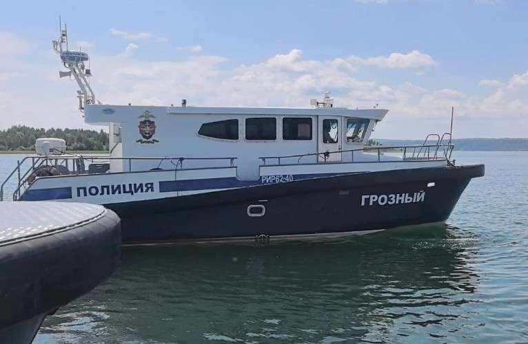судно транспортной полиции на Байкале