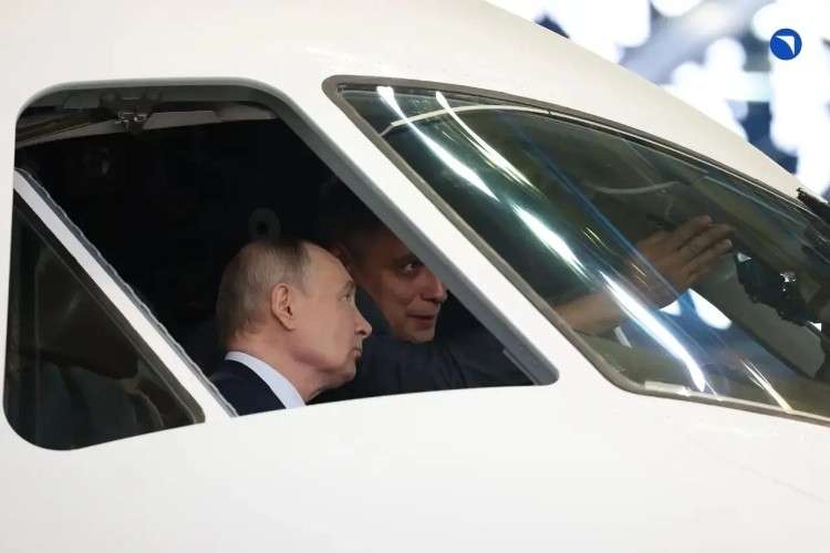 Владимир Путин в кабине самолета