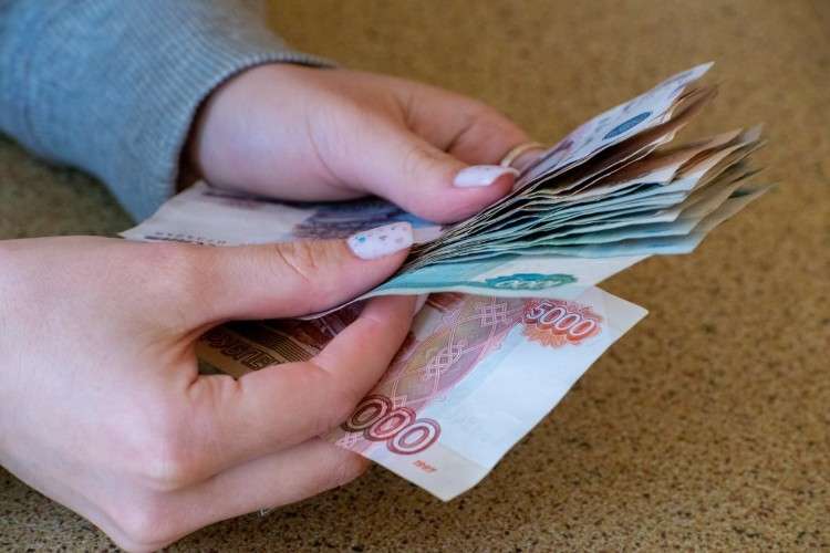 Деньги в руках