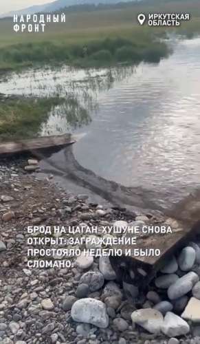 Поваленные столбы ограждения