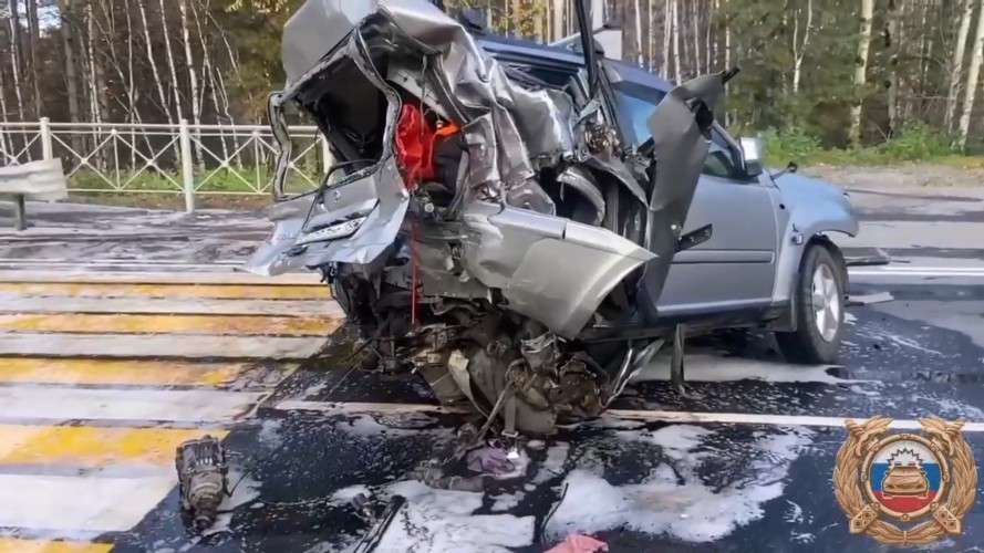 В Слюдянском районе в ДТП с фурой, кроссовером и грузовиков погибли два пенсионера