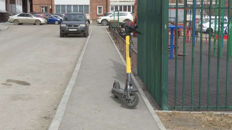 "Автохам": выпуск 387. Неправильно припаркованные электросамокаты мешают иркутянам