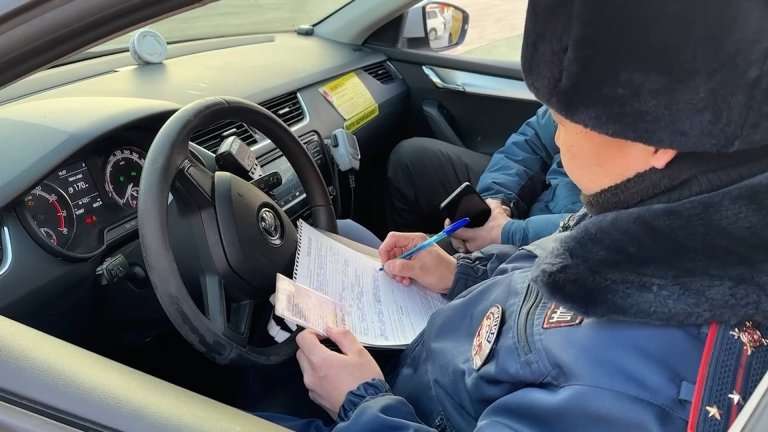 Автохам: выпуск 382. Иркутяне регулярно нарушают правила перевозки детей в автомобилях