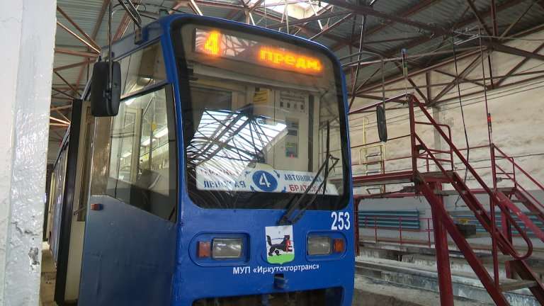 К дню рождения трамвая № 4: воспоминания первого кондуктора и вагоновожатой