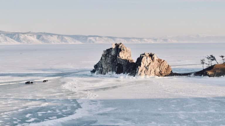 Первый участок ледовой переправы на Ольхон открыт. Надолго ли?